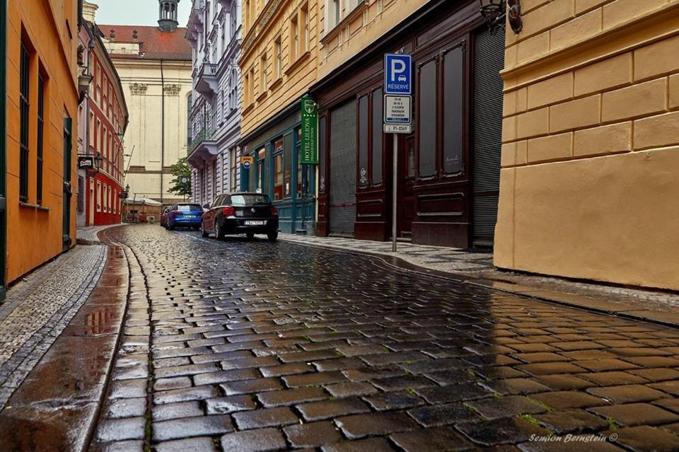 Apart Near The Charles Bridge براغ المظهر الخارجي الصورة